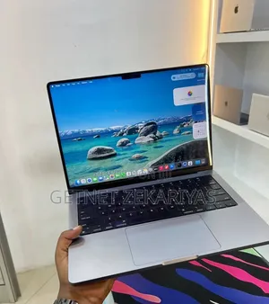 New Laptop Apple MacBook Pro 2023 M3 8GB Apple M3 SSD 512GB