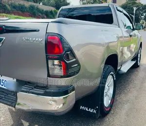 Toyota Hilux 2020 Gold