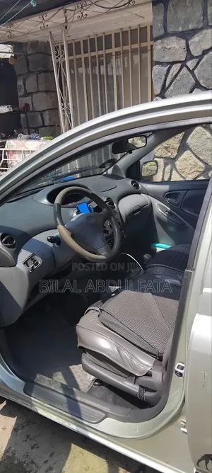 Toyota Vitz 2001