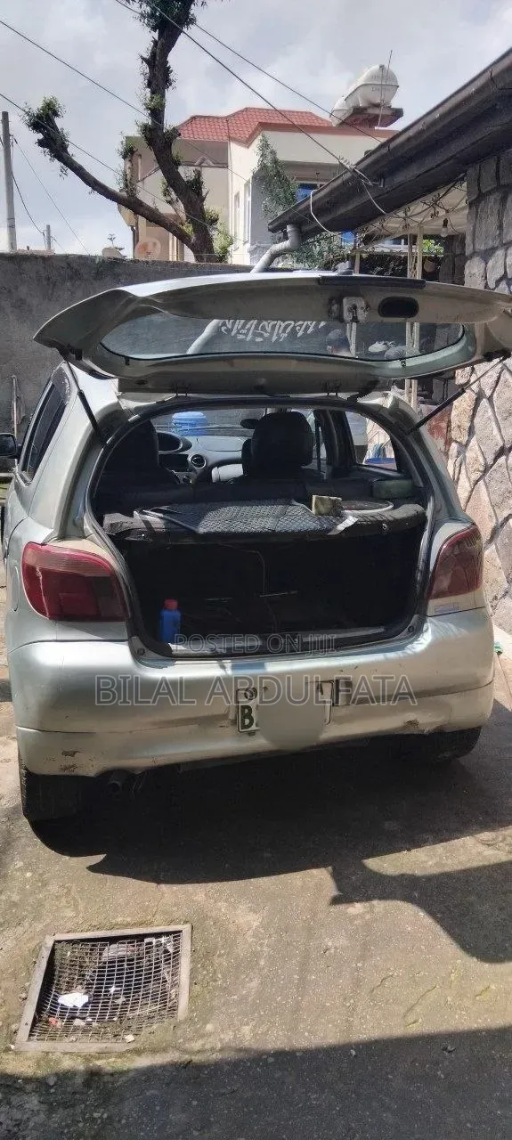 Toyota Vitz 2001