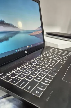 New Laptop HP Pavilion 15 8GB Intel Core i7 SSD 256GB
