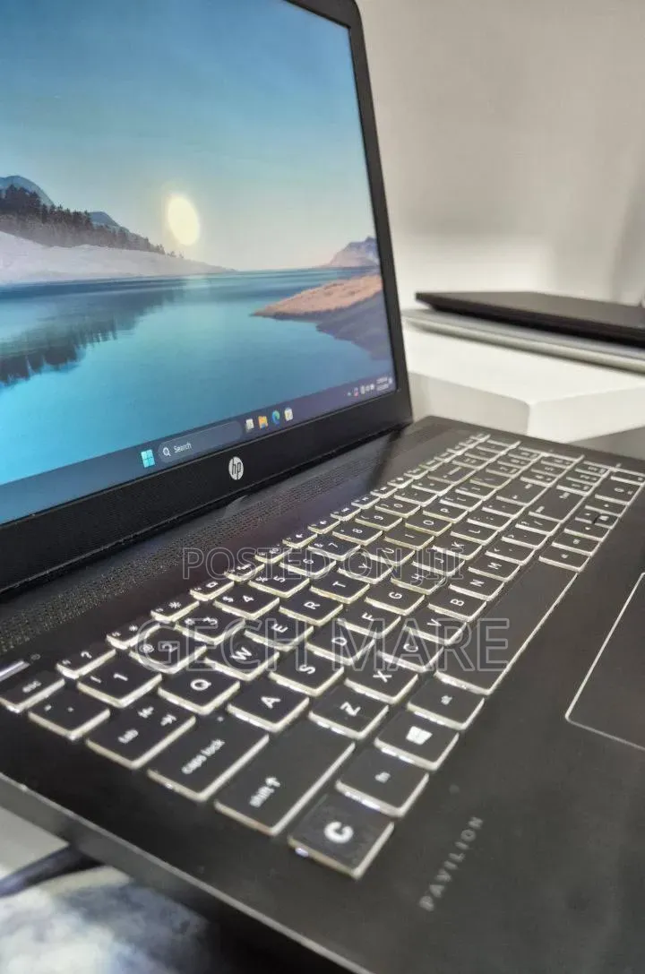 New Laptop HP Pavilion 15 8GB Intel Core i7 SSD 256GB