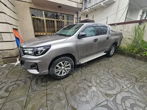 Toyota Hilux 2020 Gray