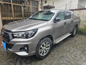 Toyota Hilux 2020 Gray