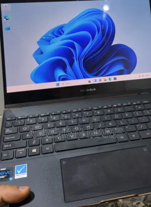 New Laptop Asus ZenBook Flip UX360CA 16GB Intel Core i7 SSD 512GB