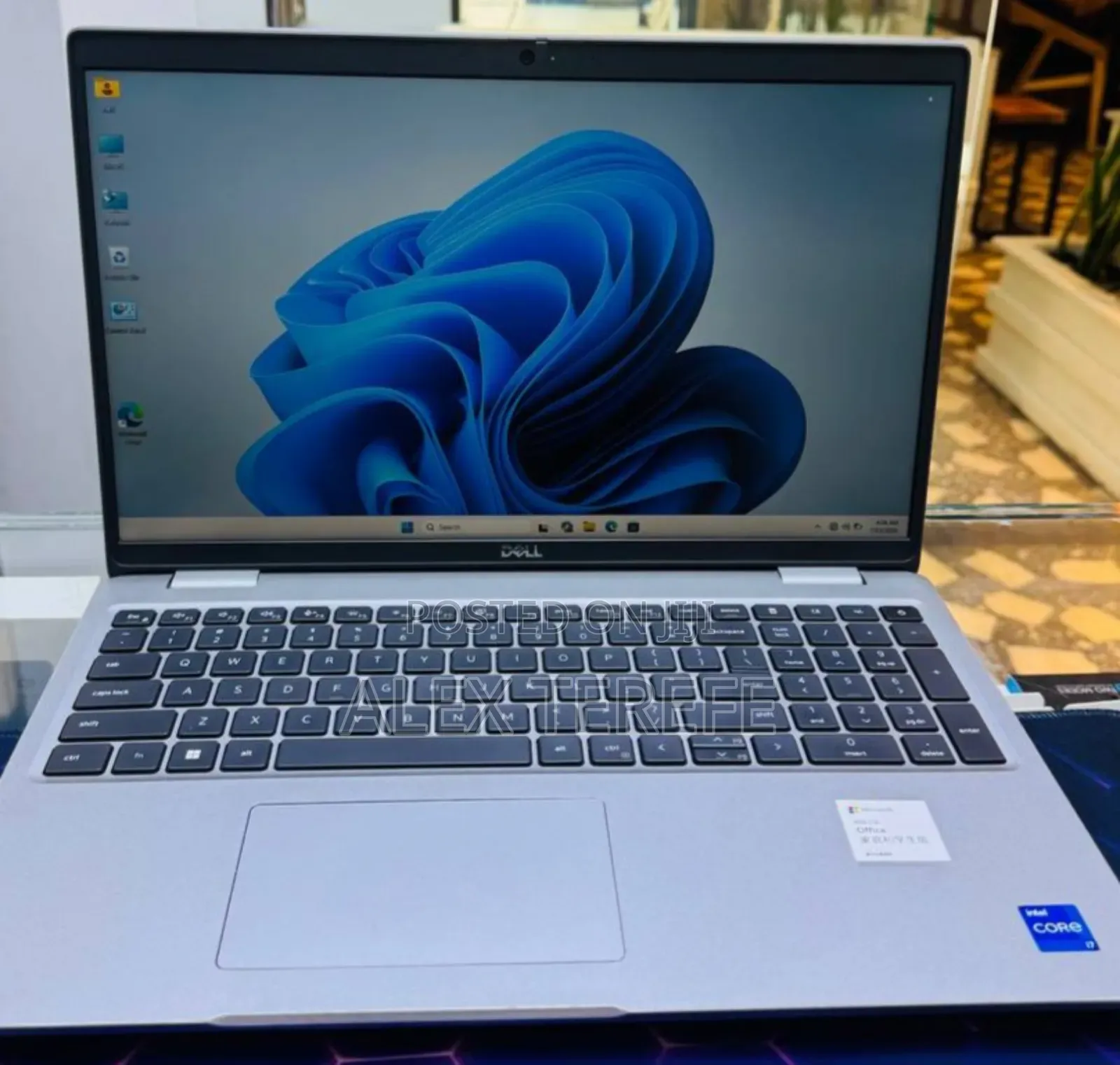 New Laptop Dell Precision 3581 16GB Intel Core i7 SSD 512GB