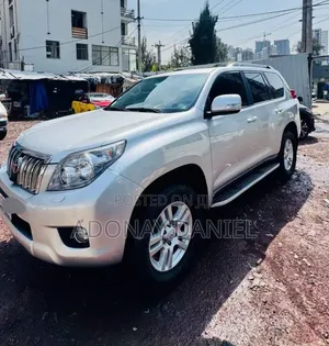 Toyota Land Cruiser Prado 2011 Silver