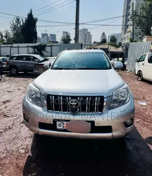 Toyota Land Cruiser Prado 2011 Silver