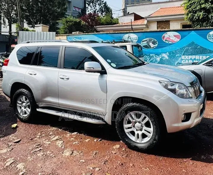 Toyota Land Cruiser Prado 2011 Silver