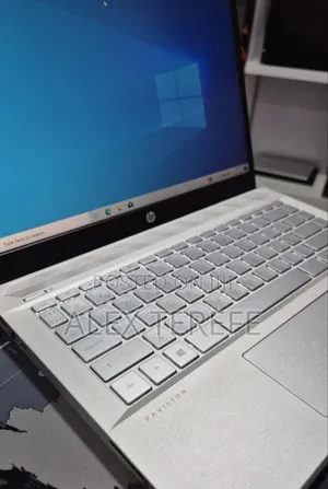 New Laptop HP Pavilion 14 8GB Intel Core i5 SSD 256GB