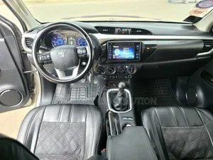 Toyota Hilux 2020 Brown
