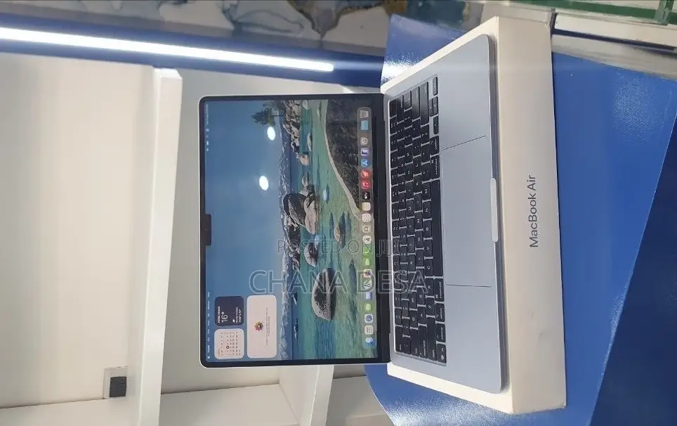New Laptop Apple MacBook Air 2025 M4 16GB Apple M4 SSD 512GB