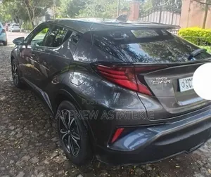 Toyota C-HR 2021 Blue