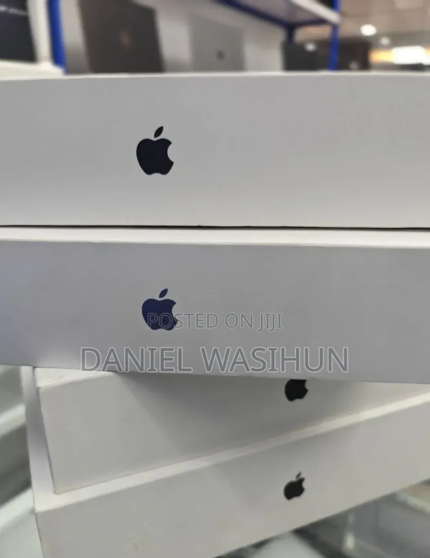 New Laptop Apple MacBook Pro 2025 M5 36GB Apple M5 Pro SSD 2T