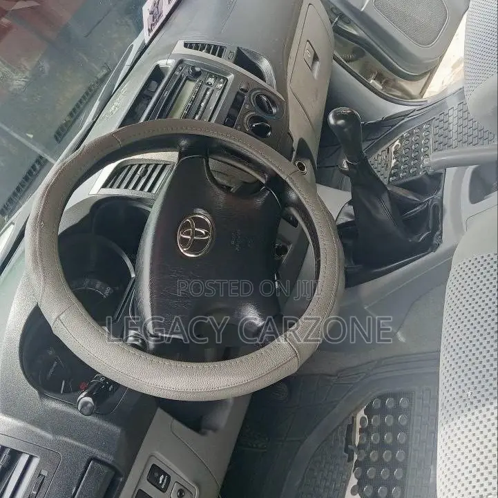 Toyota Hilux 2008 Gold