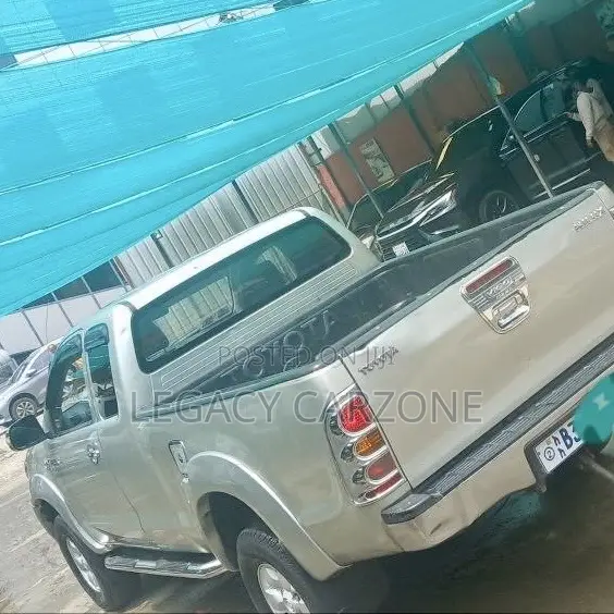 Toyota Hilux 2008 Gold