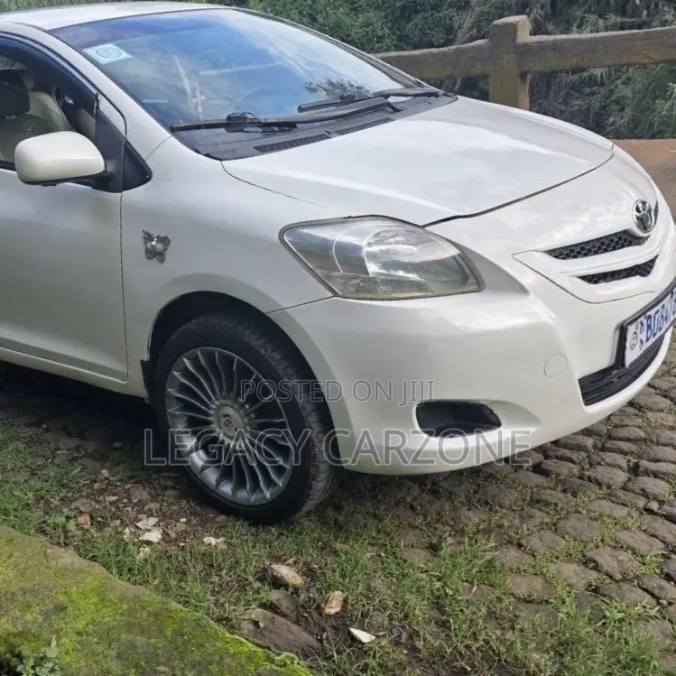 Toyota Yaris 2008 White