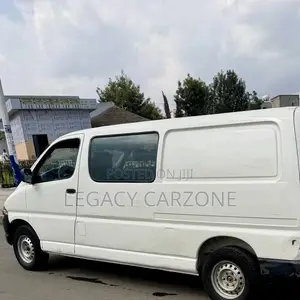 Toyota HiAce 2000 White