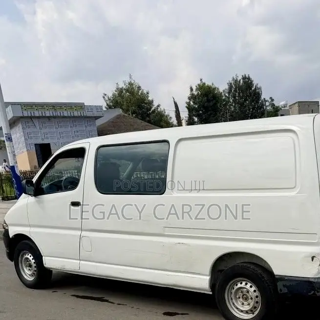 Toyota HiAce 2000 White