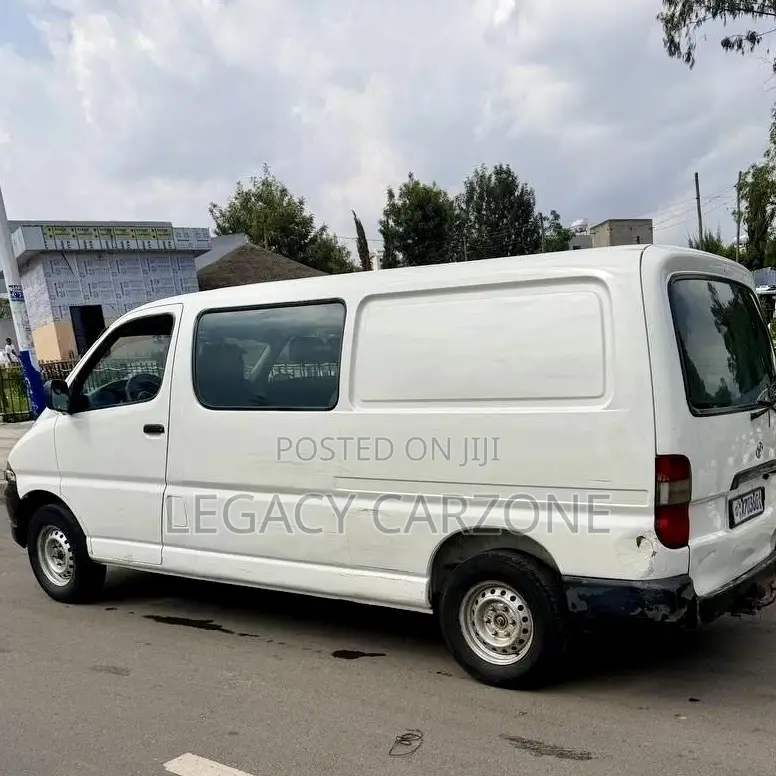 Toyota HiAce 2000 White