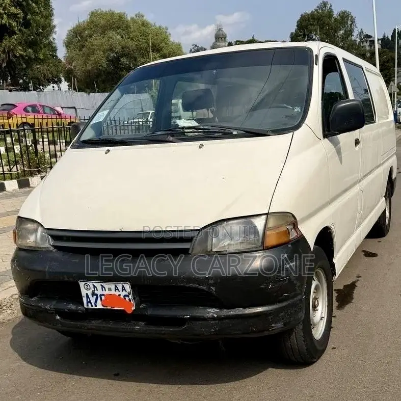 Toyota HiAce 2000 White