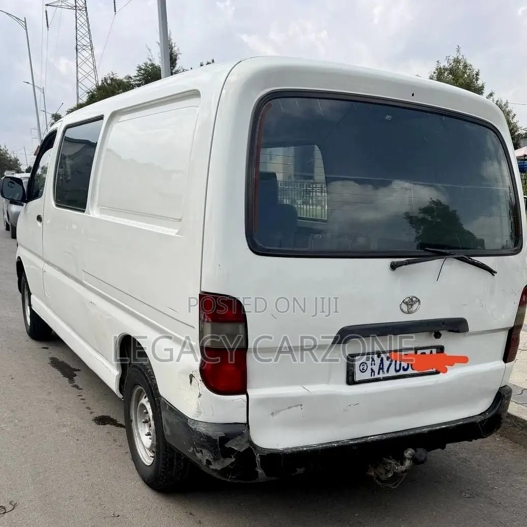 Toyota HiAce 2000 White
