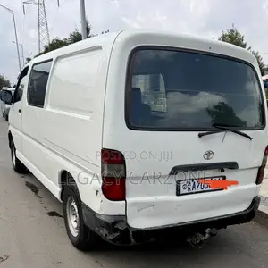 Toyota HiAce 2000 White