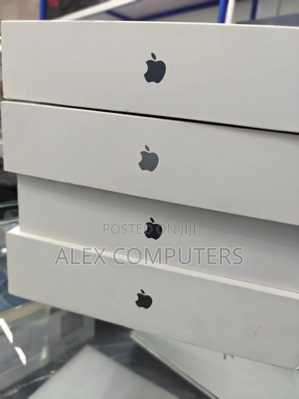 New Laptop Apple MacBook 36GB Apple M5 Pro SSD 2T