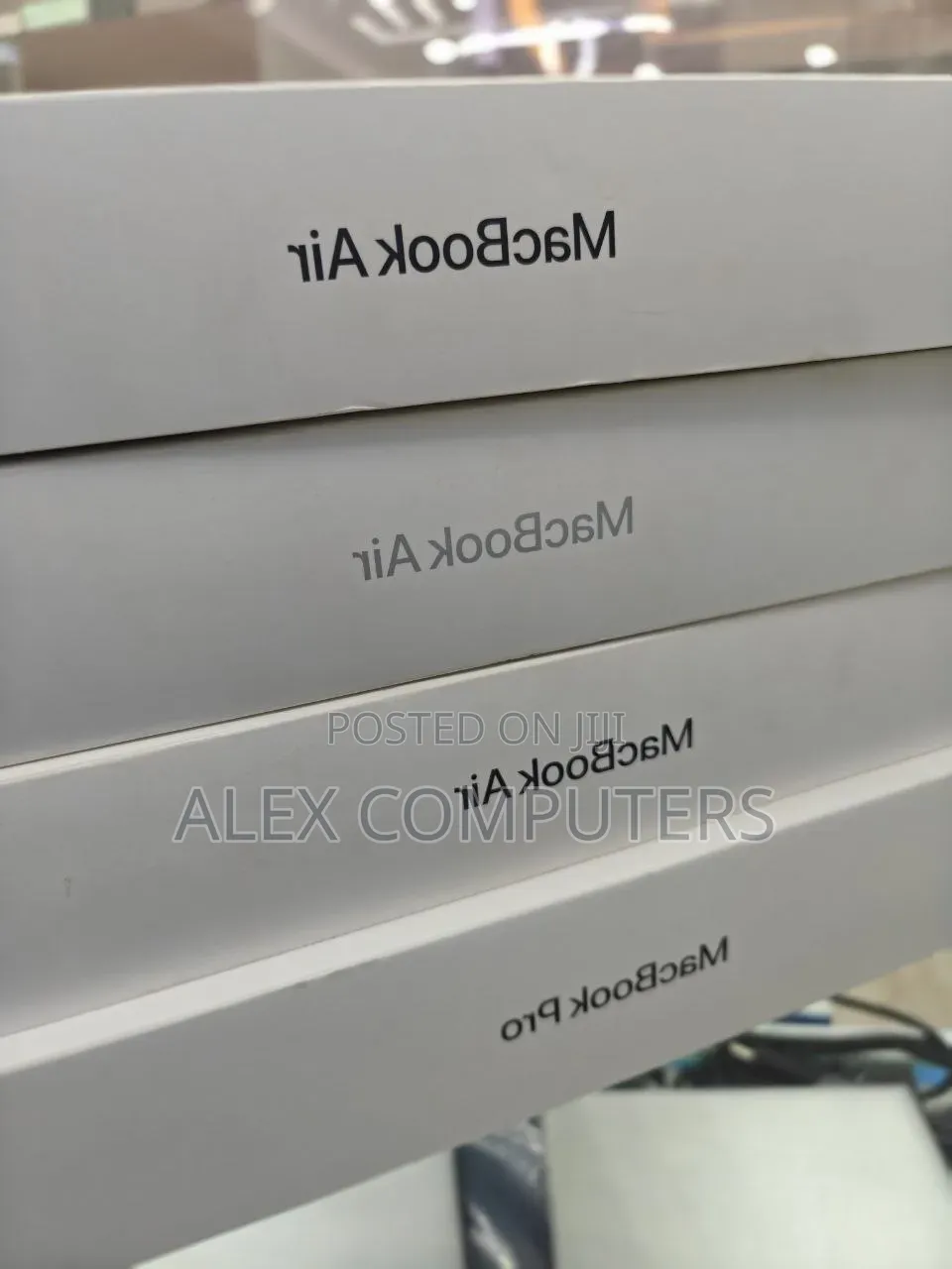 New Laptop Apple MacBook 36GB Apple M5 Pro SSD 2T