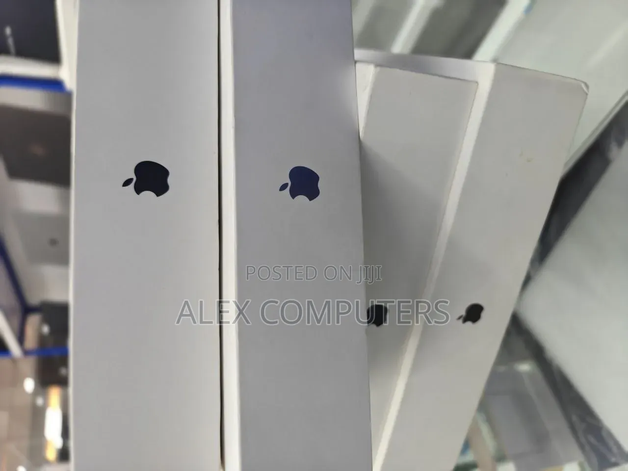 New Laptop Apple MacBook 36GB Apple M5 Pro SSD 2T