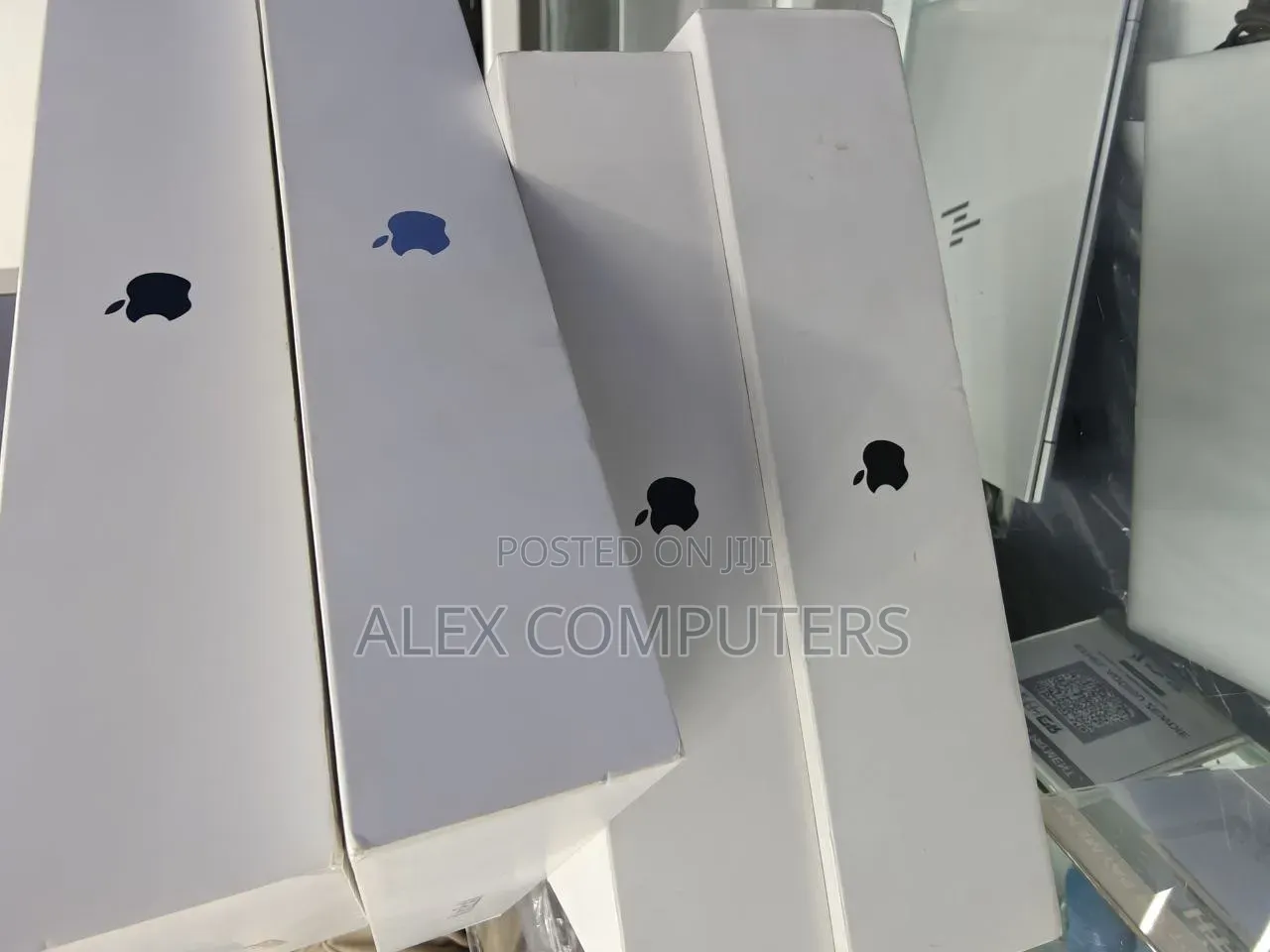 New Laptop Apple MacBook 36GB Apple M5 Pro SSD 2T