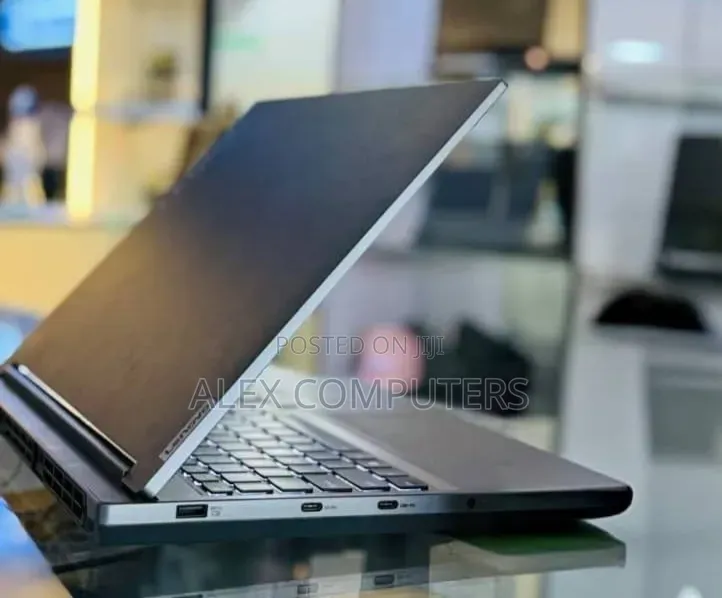 New Laptop Lenovo Legion 5 16GB AMD Ryzen 7 SSD 1T