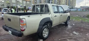 Mazda BT-50 2010 Gold