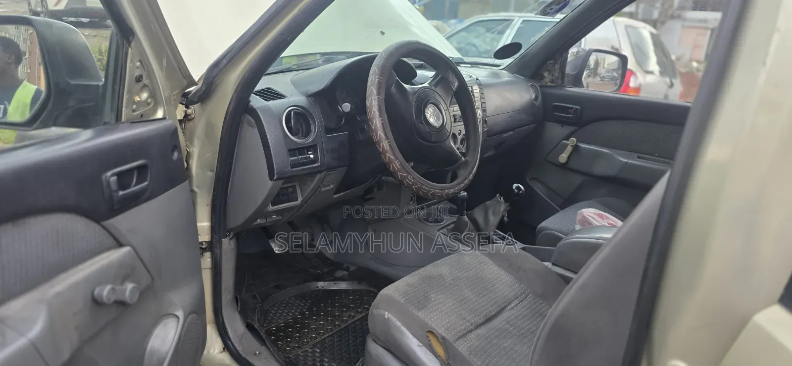 Mazda BT-50 2010 Gold