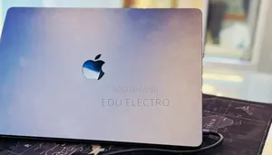 New Laptop Apple MacBook Air 2024 M3 8GB Apple M3 SSD 256GB