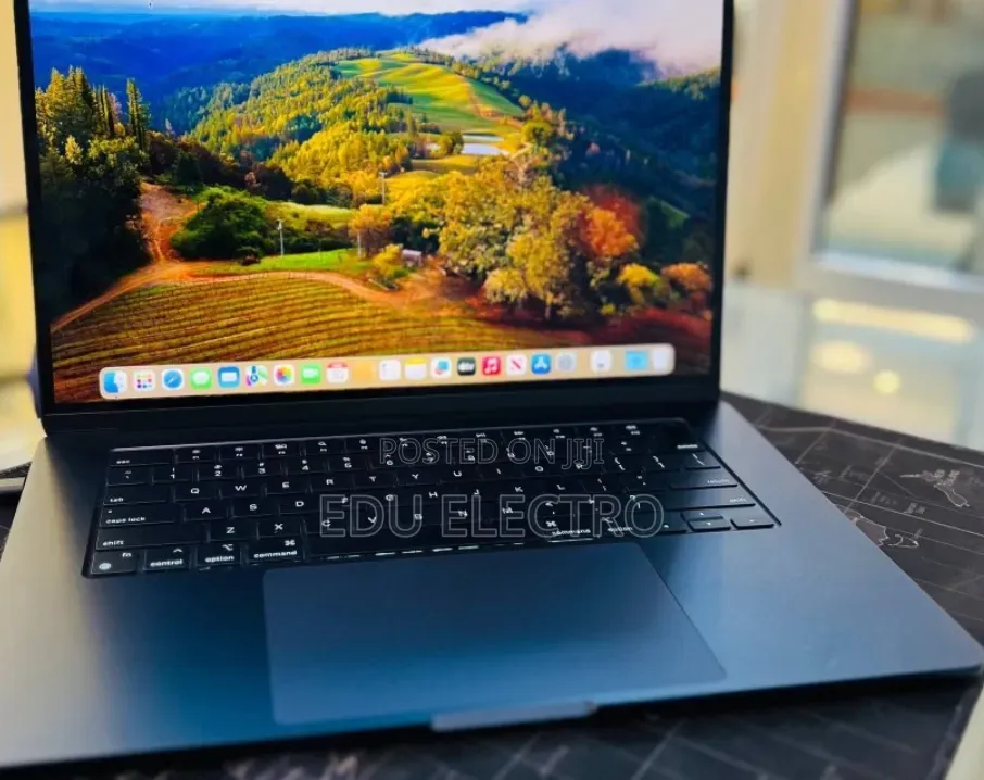 New Laptop Apple MacBook Air 2024 M3 8GB Apple M3 SSD 256GB