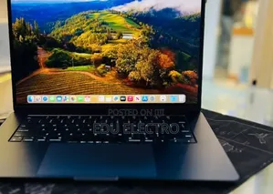 New Laptop Apple MacBook Air 2024 M3 8GB Apple M3 SSD 256GB