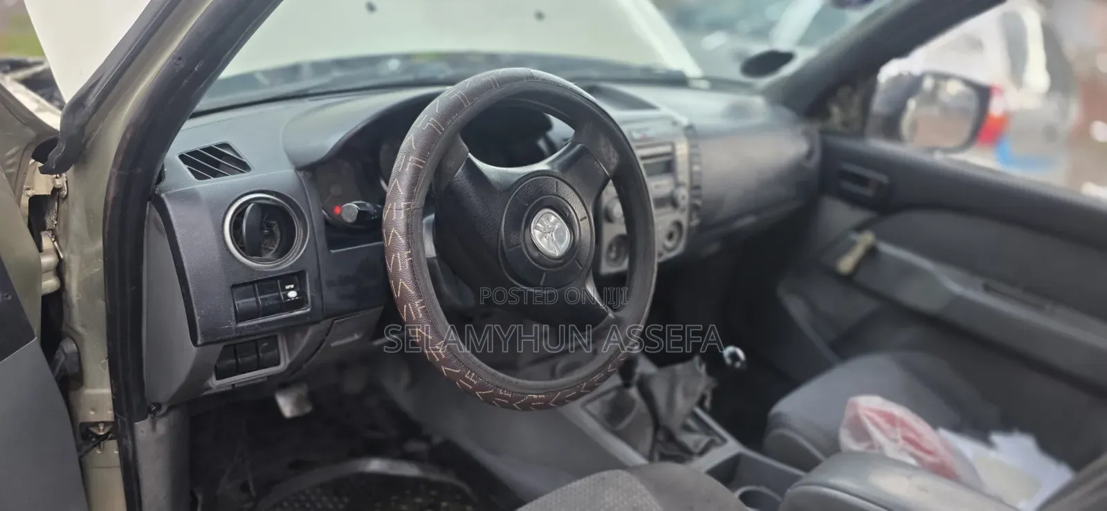 Mazda BT-50 2010 Gold