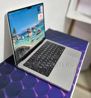 New Laptop Apple MacBook 16GB Apple M4 SSD 512GB