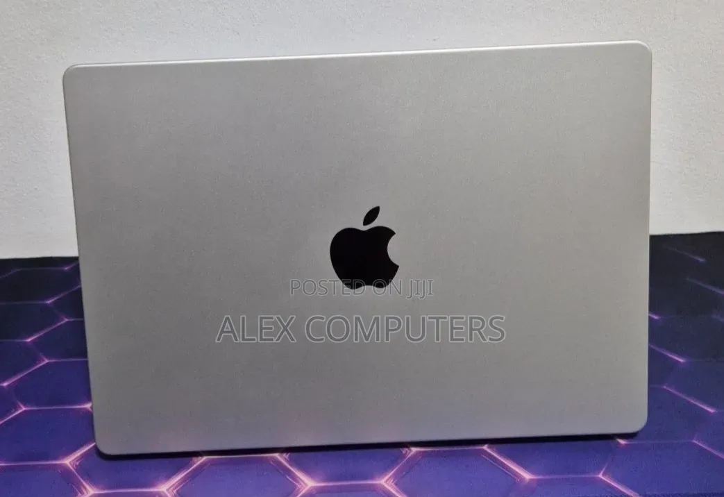 New Laptop Apple MacBook 16GB Apple M4 SSD 512GB