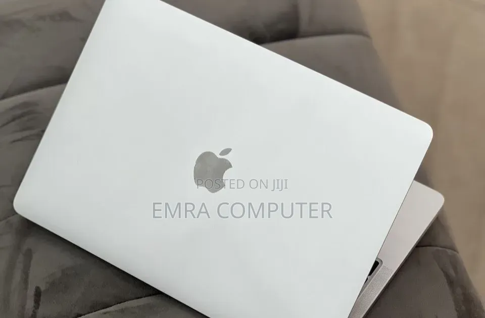 New Laptop Apple MacBook Pro 2022 M2 8GB Apple M2 SSD 512GB