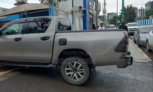 Toyota Hilux 2020 Silver