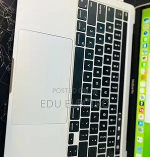 New Laptop Apple MacBook Pro 2021 M1 16GB Apple M1 Pro SSD 256GB