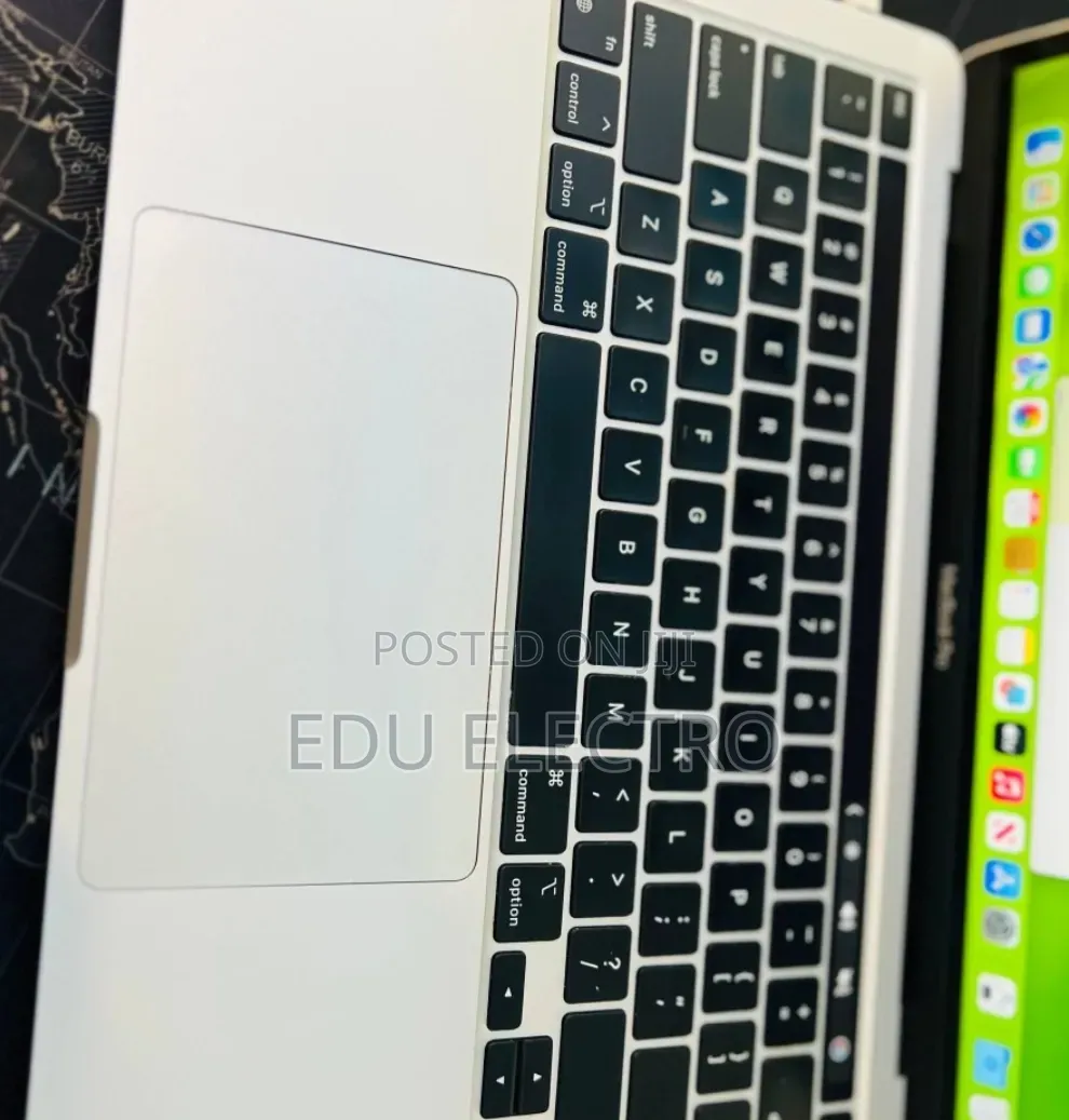 New Laptop Apple MacBook Pro 2021 M1 16GB Apple M1 Pro SSD 256GB