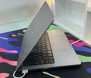New Laptop Apple MacBook Pro 2023 M3 8GB Apple M3 Pro SSD 512GB