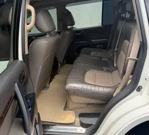 Toyota Land Cruiser 2010