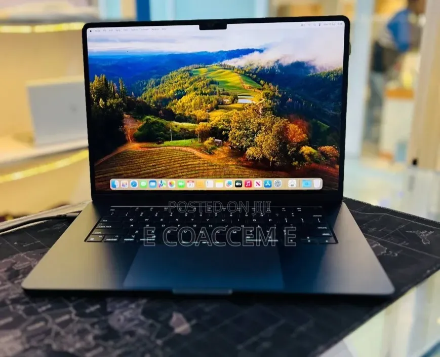 New Laptop Apple MacBook 8GB Apple M3 SSD 256GB