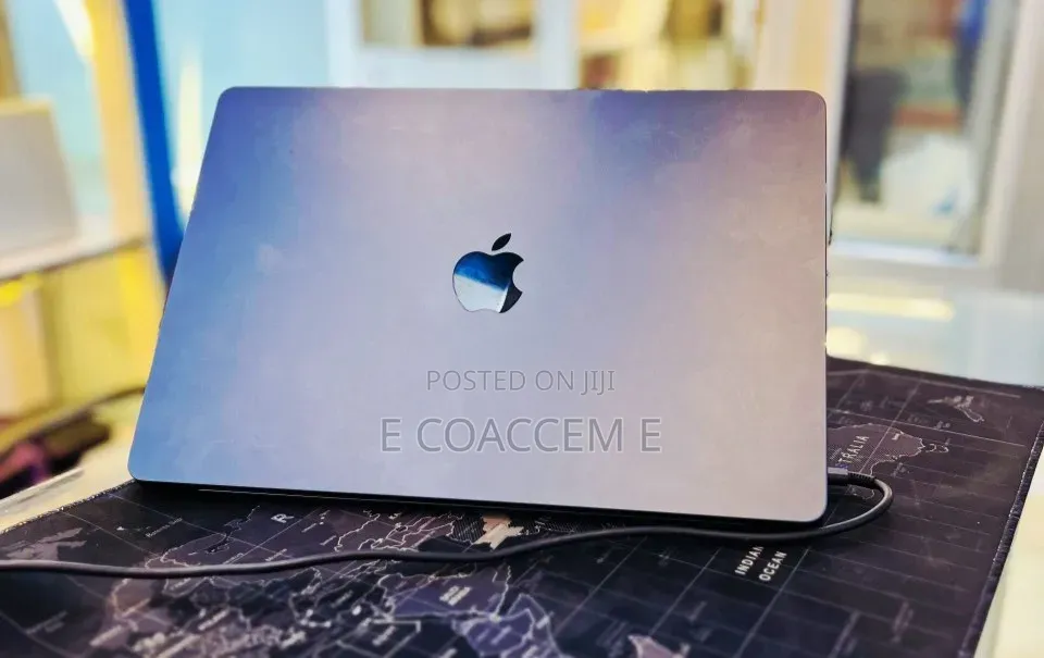 New Laptop Apple MacBook 8GB Apple M3 SSD 256GB