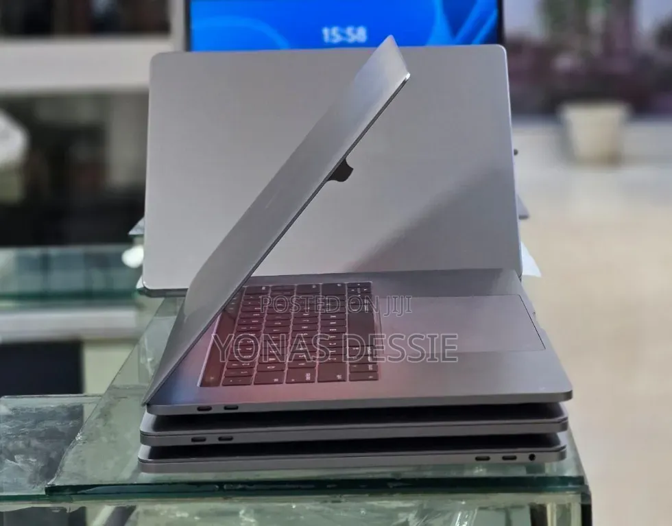 Laptop Apple MacBook Pro 2017 16GB Intel Core i7 SSD 512GB