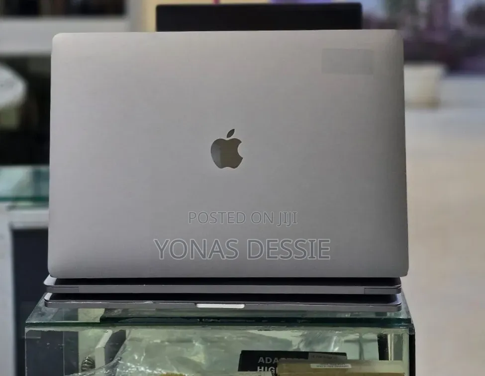 Laptop Apple MacBook Pro 2017 16GB Intel Core i7 SSD 512GB